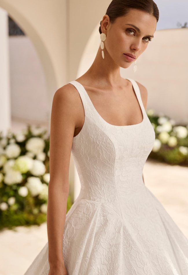 Dettaglio tessuto broccato Jasmin dell abito da sposa Nylan Rosa Clara