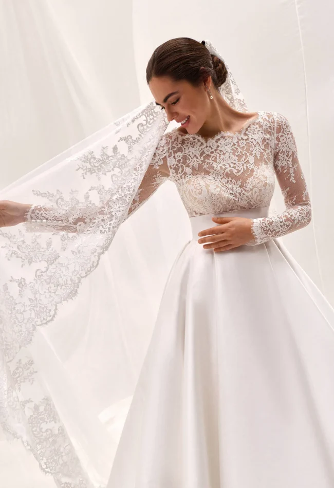 Abito da sposa principessa in mikado Celmina di Pronovias da Sogno di Sposa a Firenze