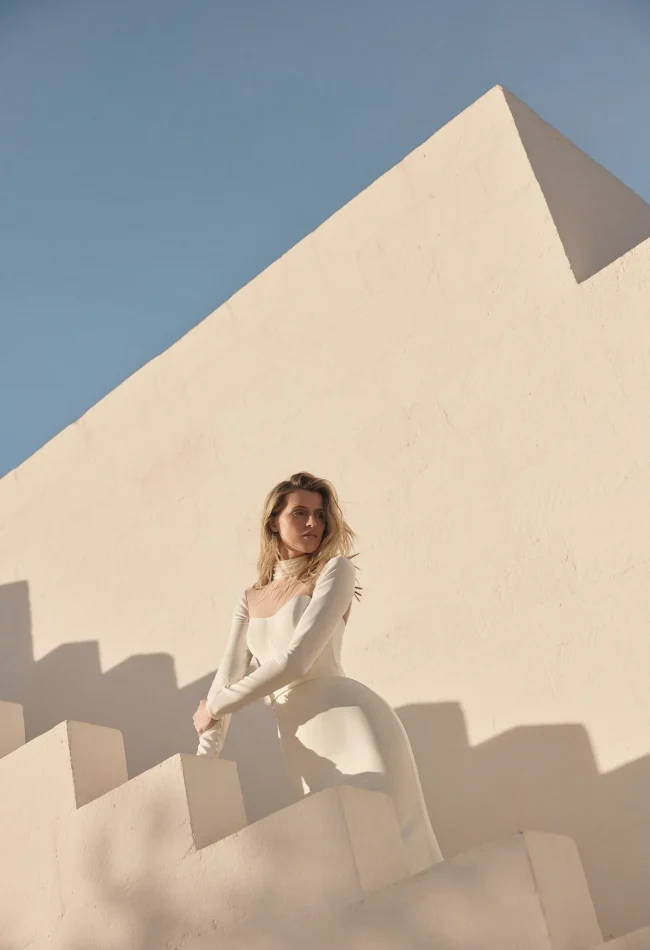 Dettaglio corpetto a cuore e scollo illusion dell abito da sposa Delta Eva Lendel